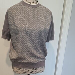 Chic Gray Patterned Knit Top